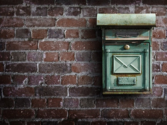 Miért pecsétel a posta?