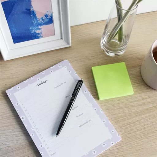 Golyóstoll 0,8mm, nyomógombos műanyag fekete test, Bluering® Z3, írásszín fekete – Tonerklinika Debrecen